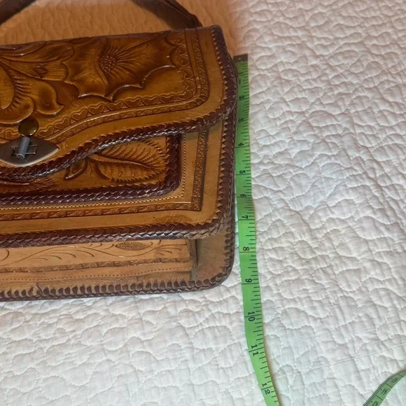 Hand tooled Leather Handbag with adjustable strap - Picture 13 of 14